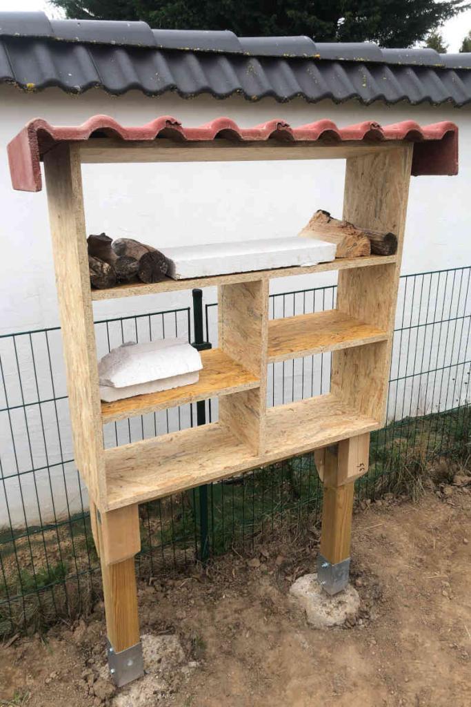 Der Holzrahmen hat 4 kleine und eine große Einteilung oberhalb bekommen.