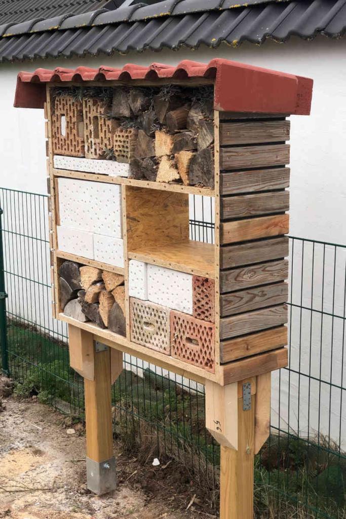 Insektenhotel von links 1
